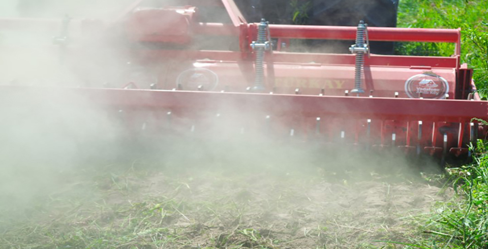 Patlıcan ve Biberlere Rototiller Çekildi